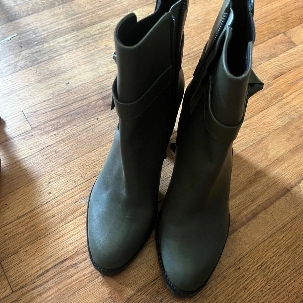 Alexandre Birman Clarita Chelsea Heeled Boots with Chunky Heel - Picture 3 of 10